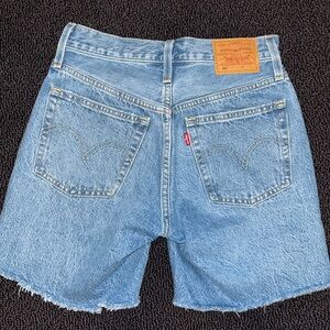 Levi’s Women’s Premium 501 Mid Thigh Short Size 24 Never worn